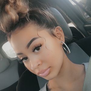 Meet your Posher, Anahi